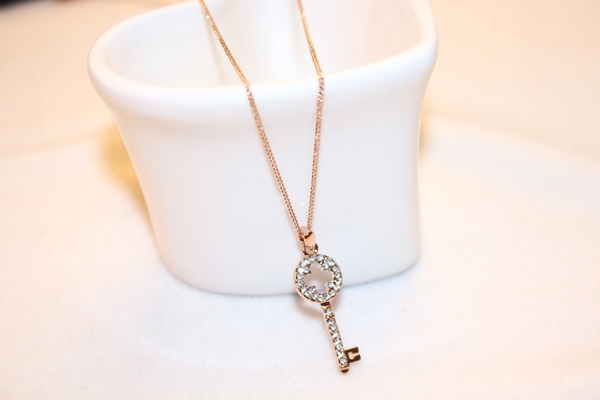 Дамска огърлица с циркониев кристал