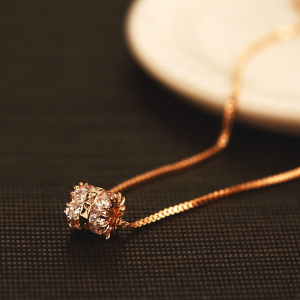 Дамска огърлица с циркониев кристал