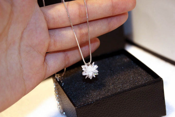 Дамска огърлица с циркониев кристал