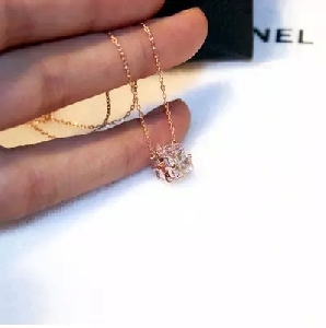 Дамска огърлица с циркониев кристал