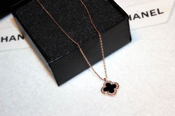 Дамска огърлица с циркониев кристал