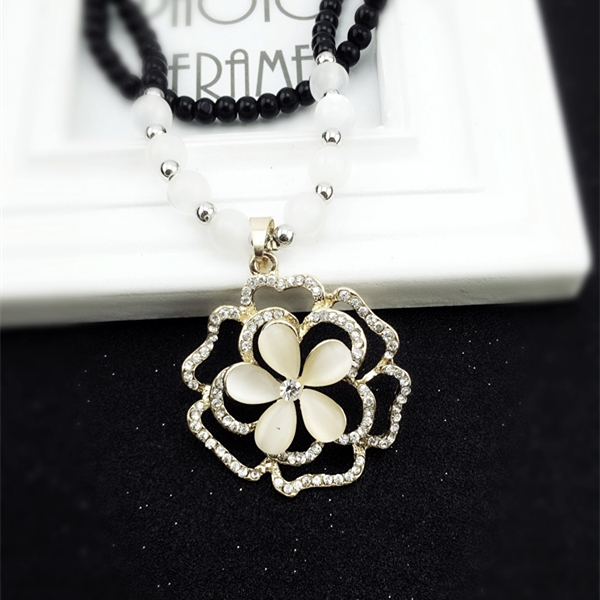 Дамски елегантни огърлици 