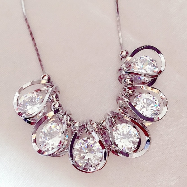 Γυναικεία περιδέραια