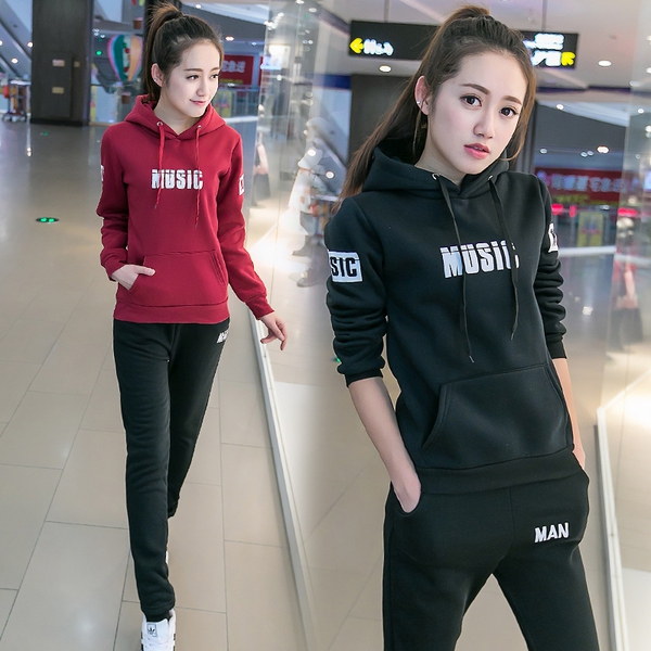 Дамски комплект от горнище с качулка и долнище, анцуг в три цвята - червен, тъмночервен, зелен