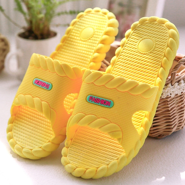 Дамски и мъжки чехли за ежедневие, плаж и баня - различни летни модели