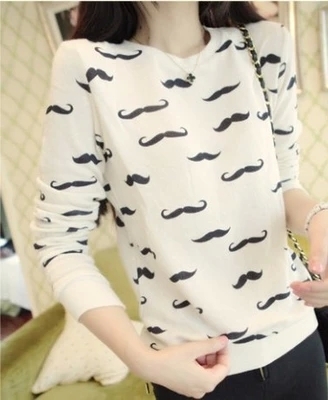 Πουλόβερ των γυναικών σε διάφορα χρώματα και μοντέλα - λεπτή και βελούδινη