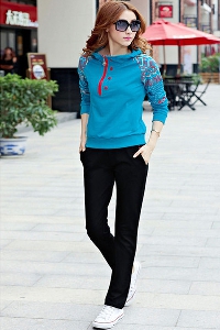 Дамски спортен и стилен комплект от блуза и панталон - три модела с червена, синя и черна блуза