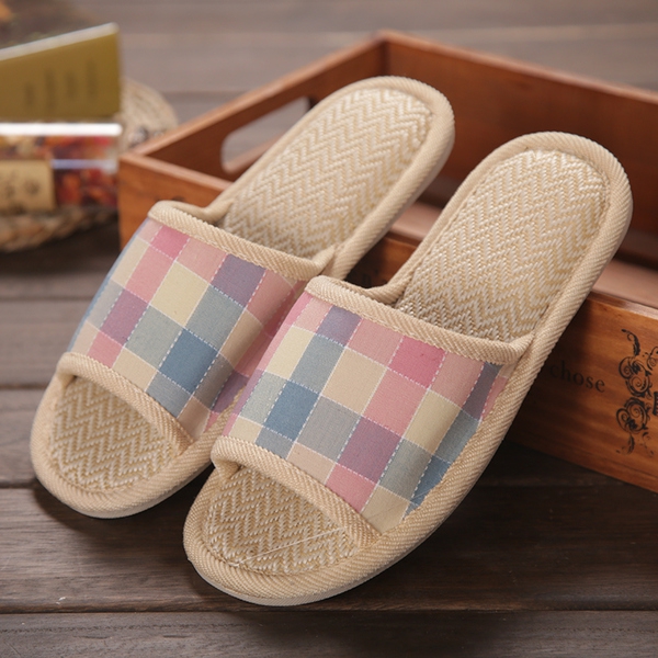 Пантофи за мъже и жени - различни размери и модели