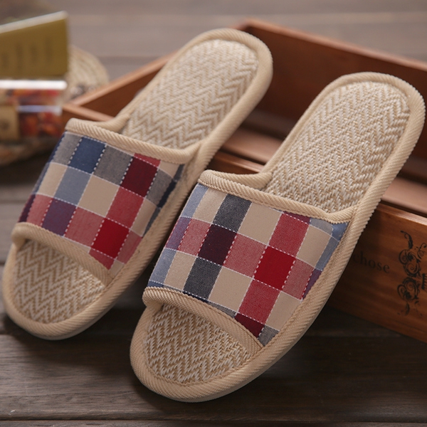 Пантофи за мъже и жени - различни размери и модели