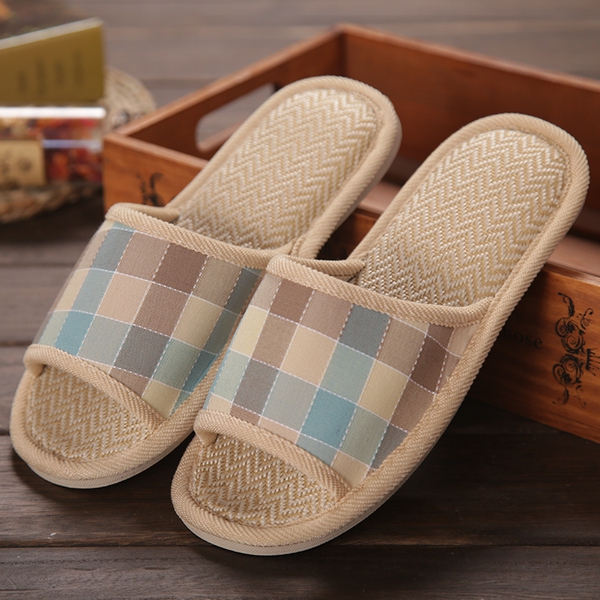 Пантофи за мъже и жени - различни размери и модели