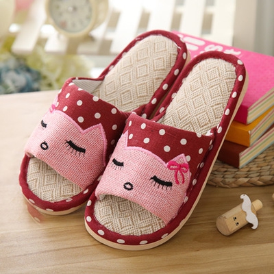 Пантофи за мъже и жени - различни размери и модели