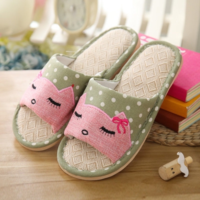 Пантофи за мъже и жени - различни размери и модели