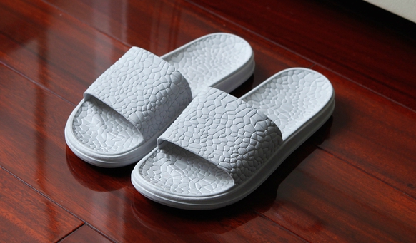 Различни модели дамски чехли подходящи за баня и плаж - сини, лилави, розови, жълти, черни