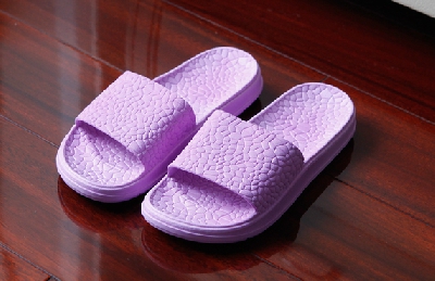 Различни модели дамски чехли подходящи за баня и плаж - сини, лилави, розови, жълти, черни