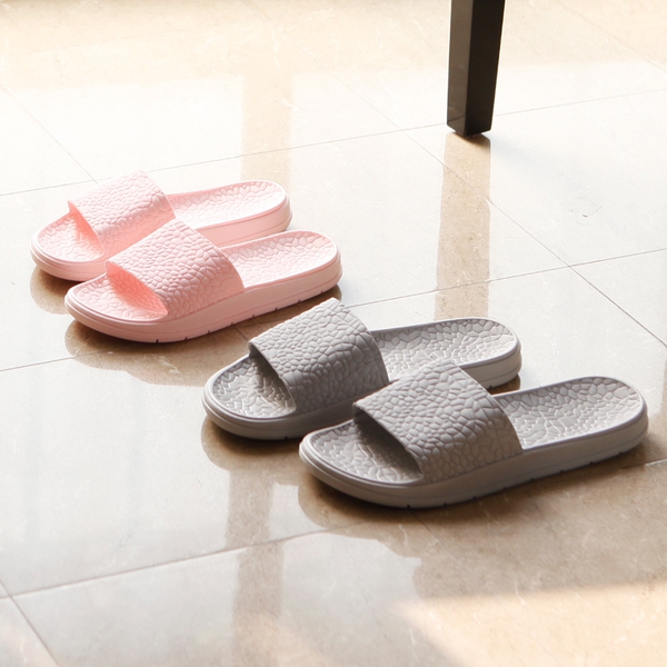 Различни модели дамски чехли подходящи за баня и плаж - сини, лилави, розови, жълти, черни