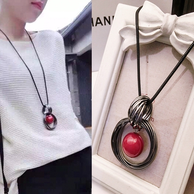 Дамски аксесоари - различни видове красиви бижута - подходящи за подарък