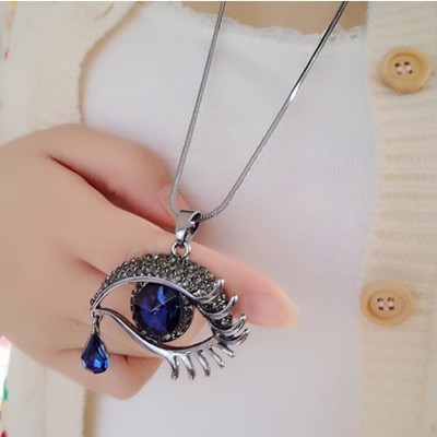 Дамски аксесоари - различни видове красиви бижута - подходящи за подарък