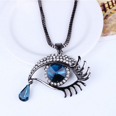 Дамски аксесоари - различни видове красиви бижута - подходящи за подарък