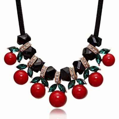 Дамски аксесоари - различни видове красиви бижута - подходящи за подарък