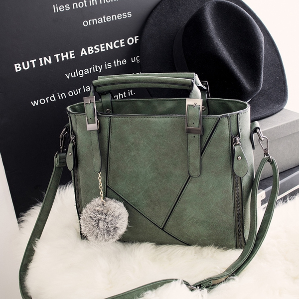 Дамска чанта в няколко цвята с заешка опашка