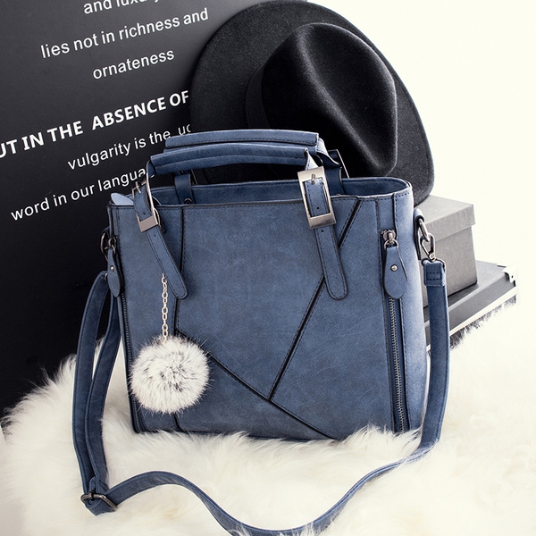 Дамска чанта в няколко цвята с заешка опашка