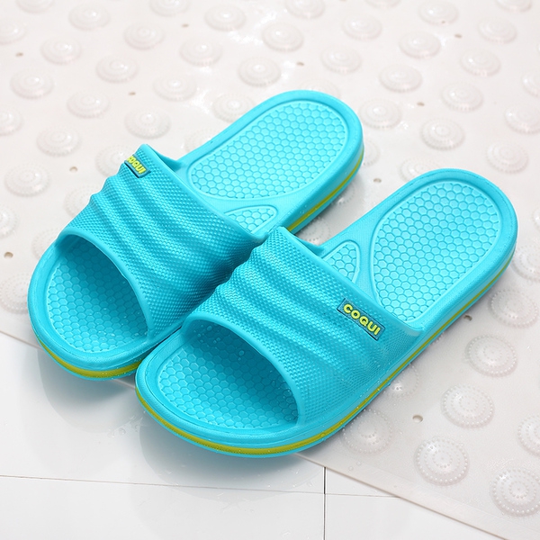 Дамски и мъжки летни чехли - подходящи за плаж и ежедневие