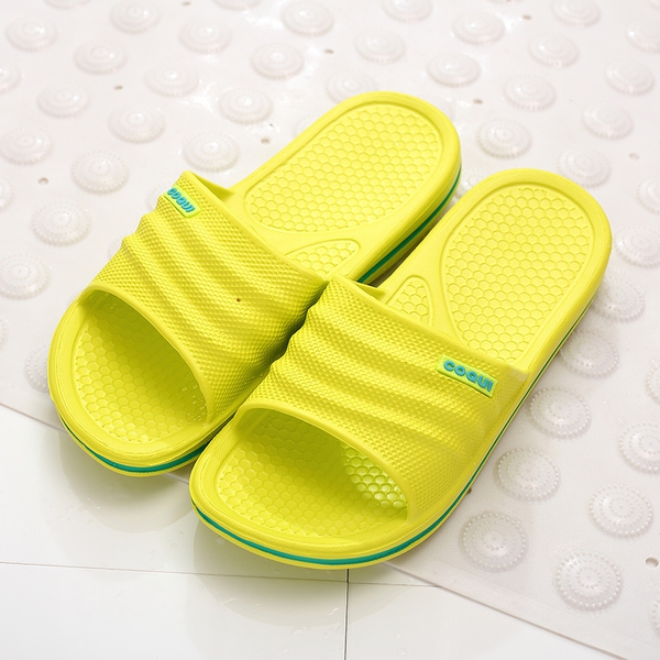 Дамски и мъжки летни чехли - подходящи за плаж и ежедневие