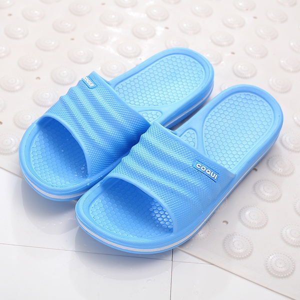 Дамски и мъжки летни чехли - подходящи за плаж и ежедневие