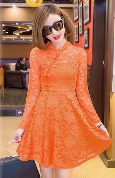 Различни модели дамски рокли с тънък ръкав - червени, сини, черни, оранжеви