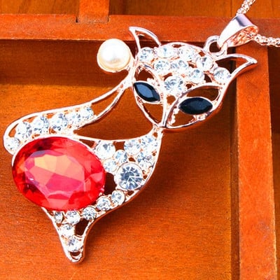 Различни модели дамски колиета, украшения за тялото - роза, ключ, пеперуда - подходящи за подарък