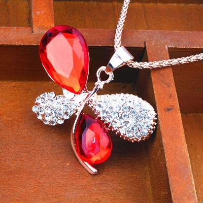 Различни модели дамски колиета, украшения за тялото - роза, ключ, пеперуда - подходящи за подарък