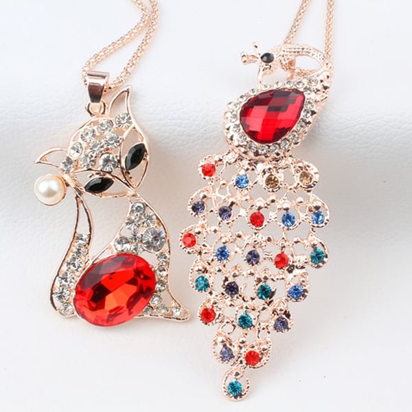 Различни модели дамски колиета, украшения за тялото - роза, ключ, пеперуда - подходящи за подарък