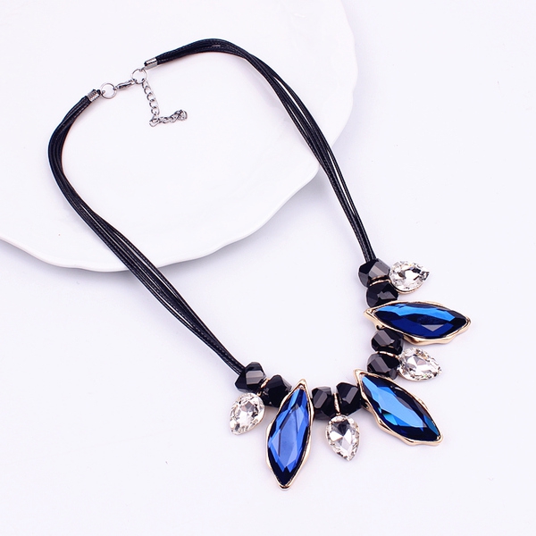 Γυναικείακολιέ- ρετρό και μοντέρνα μοντέλα - κατάλληλα για δώρο - για την Ημέρα του Αγίου Βαλεντίνου, γενέθλια, γάμος