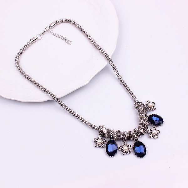 Γυναικείακολιέ- ρετρό και μοντέρνα μοντέλα - κατάλληλα για δώρο - για την Ημέρα του Αγίου Βαλεντίνου, γενέθλια, γάμος