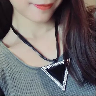 Γυναικείακολιέ- ρετρό και μοντέρνα μοντέλα - κατάλληλα για δώρο - για την Ημέρα του Αγίου Βαλεντίνου, γενέθλια, γάμος