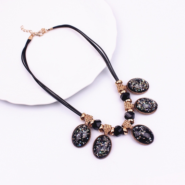 Γυναικείακολιέ- ρετρό και μοντέρνα μοντέλα - κατάλληλα για δώρο - για την Ημέρα του Αγίου Βαλεντίνου, γενέθλια, γάμος