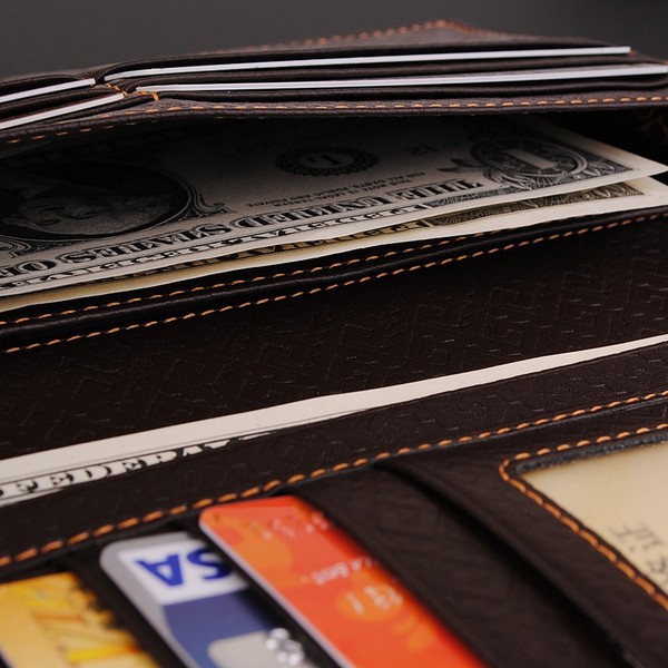 Мъжки портфейли в няколко цвята