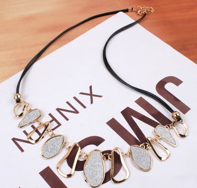 Διαφορετικοί τύποι γυναικείο κολιέ 