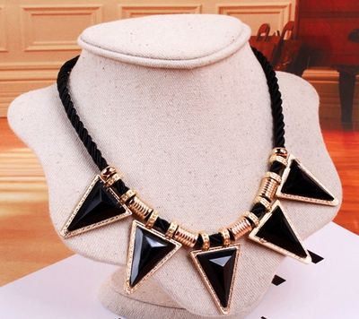 Διαφορετικοί τύποι γυναικείο κολιέ 