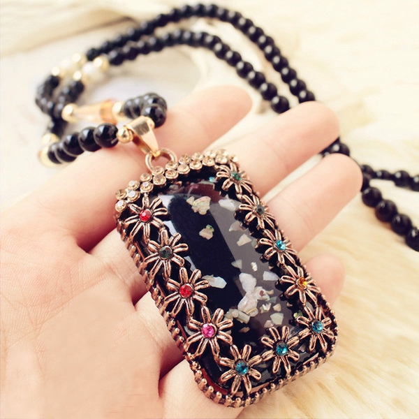 Διαφορετικοί τύποι γυναικείο κολιέ 