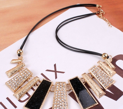 Διαφορετικοί τύποι γυναικείο κολιέ 