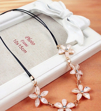 Διαφορετικοί τύποι γυναικείο κολιέ 