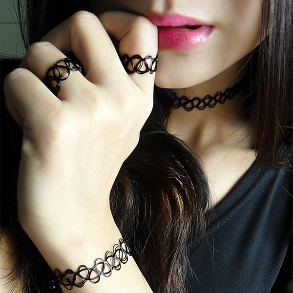 Огърлици в много различни модели