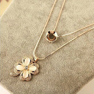 Διάφορα είδη σύγχρονα γυναικεία περιδέραια