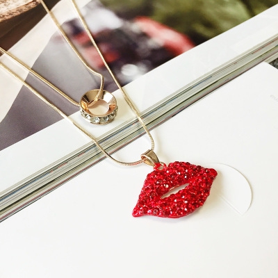 Διάφορα είδη σύγχρονα γυναικεία περιδέραια