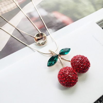 Διάφορα είδη σύγχρονα γυναικεία περιδέραια