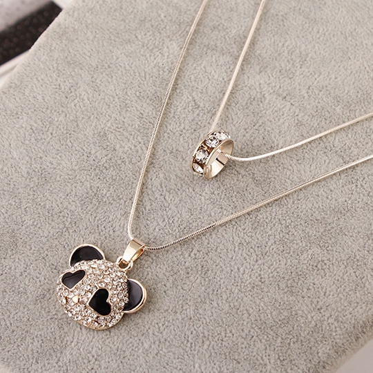 Διάφορα είδη σύγχρονα γυναικεία περιδέραια