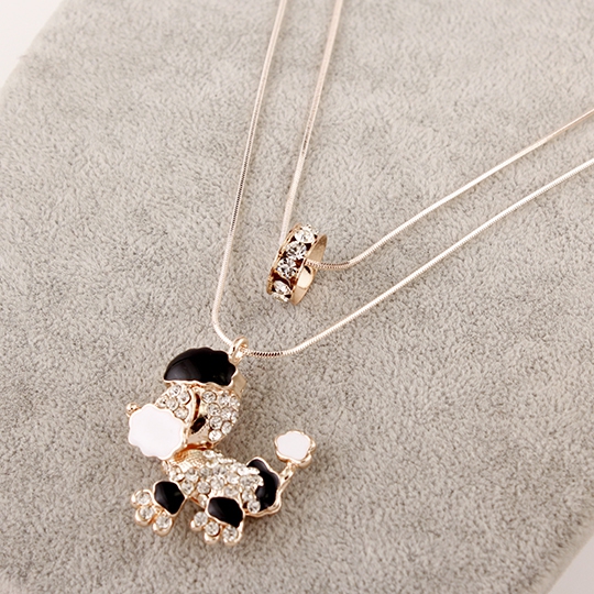 Διάφορα είδη σύγχρονα γυναικεία περιδέραια