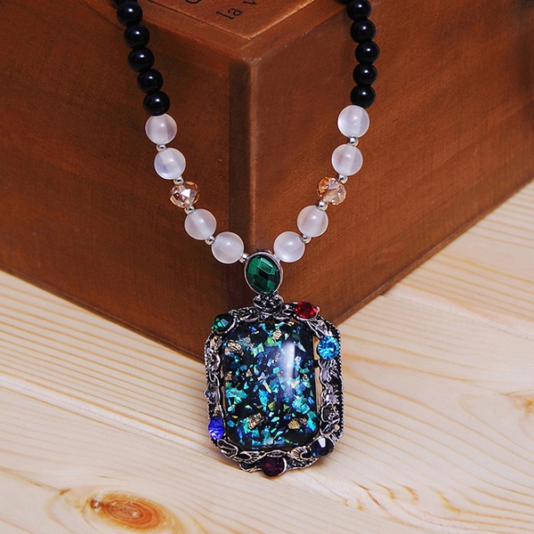 Различни видове дамски колиета