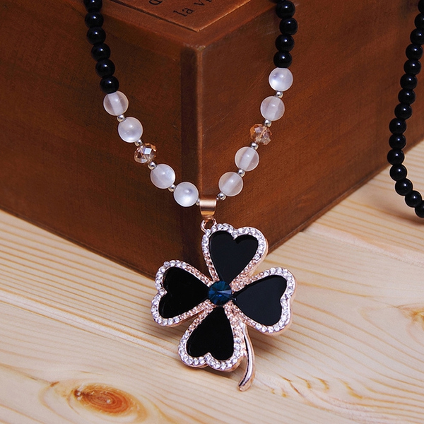 Различни видове дамски колиета